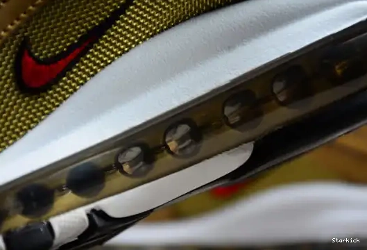 QS AIR METALLIC MAX 97 NIKE OG 884421-700 GOLD 0526